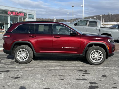 Used 2025 Jeep Grand Cherokee Laredo X w/ Luxury Tech Group I image 2