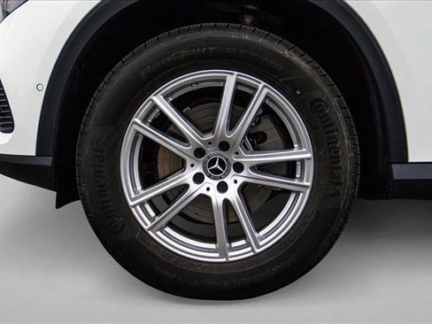 Certified 2025 Mercedes-Benz GLC 300 4MATIC image 9