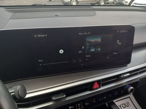 Used 2024 Kia Sorento S image 13