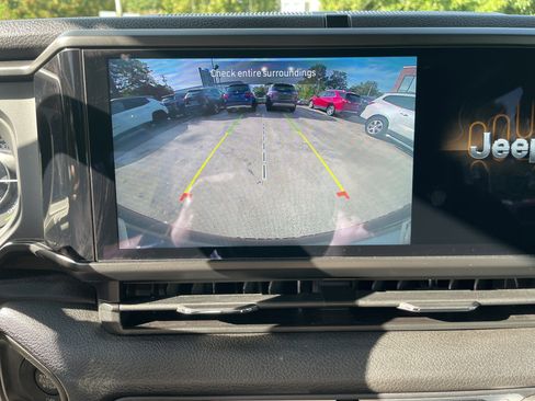 Used 2024 Jeep Wrangler Sport S image 39