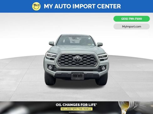 Certified 2023 Toyota Tacoma TRD Off-Road AWD/4WD image 2