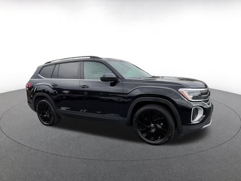 Used 2026 Volkswagen Atlas SE FWD image 2