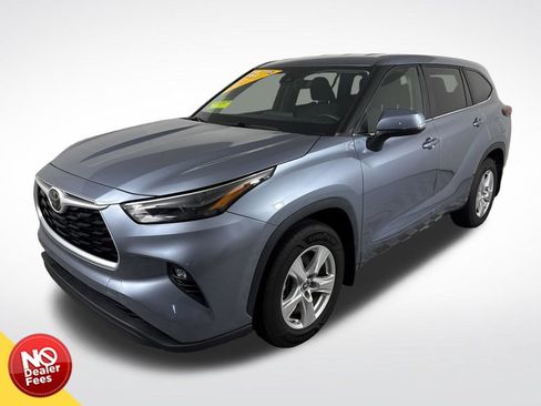 Used 2023 Toyota Highlander LE FWD image 8