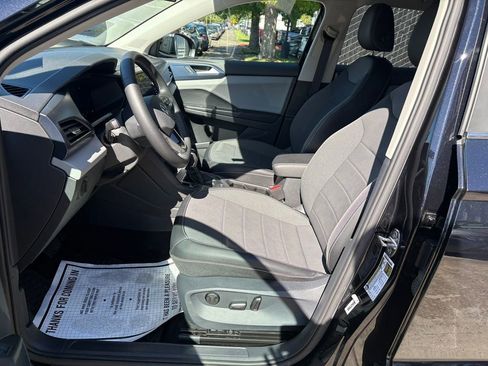 Used 2022 Volkswagen Taos SE image 15