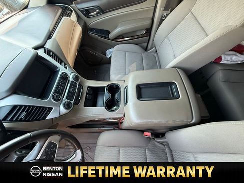 Used 2017 GMC Yukon SLE w/ SLE Value Package image 9