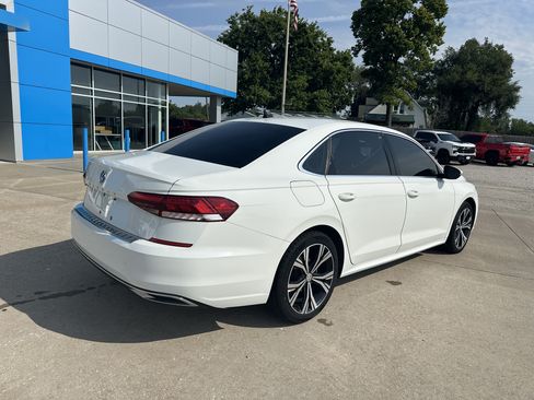 Used 2021 Volkswagen Passat 2.0T SE FWD image 5