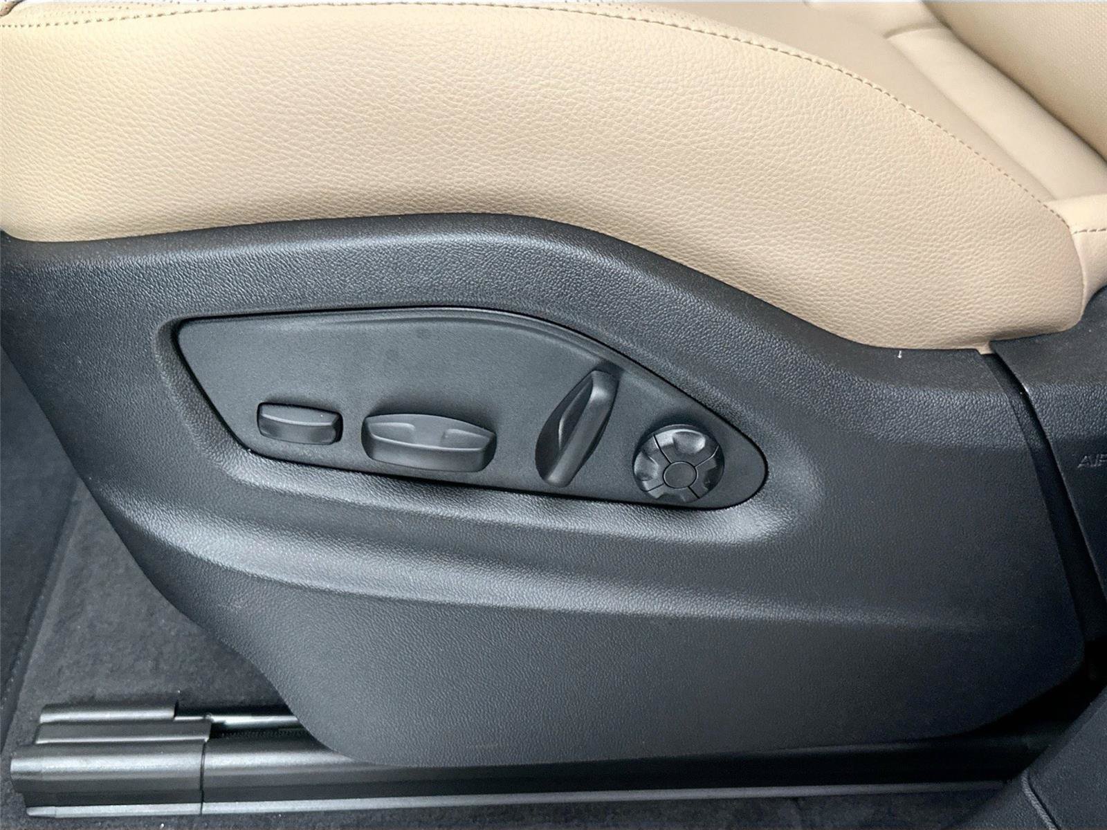 Certified 2026 Porsche Cayenne AWD/4WD image 31