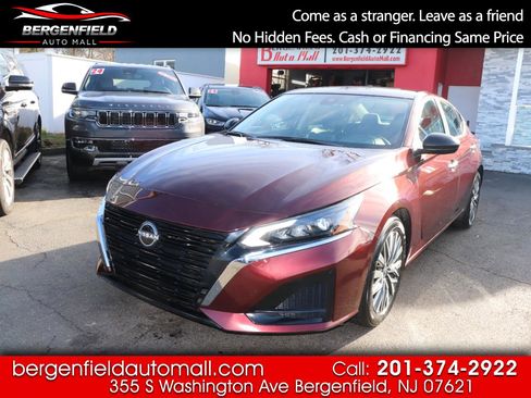 Used 2024 Nissan Altima 2.5 SV image 1