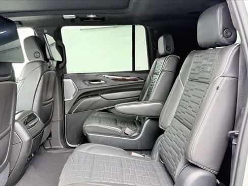 Used 2021 Cadillac Escalade ESV Sport Platinum RWD image 17