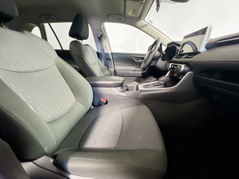 Used 2025 Toyota RAV4 XLE image 31