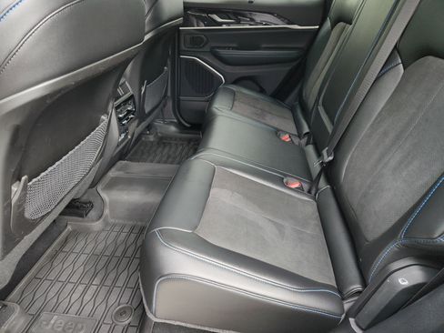 Used 2022 Jeep Grand Cherokee Trailhawk w/ Luxury Tech Group III AWD/4WD image 32