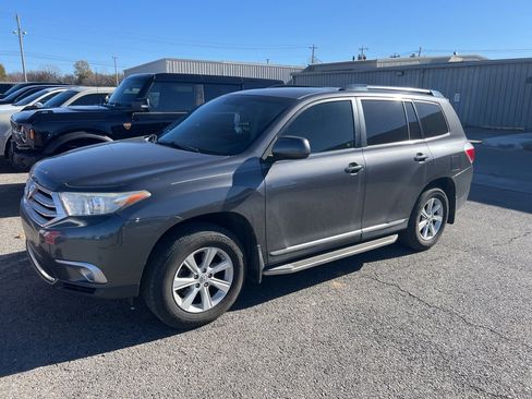 Used 2013 Toyota Highlander Plus image 1