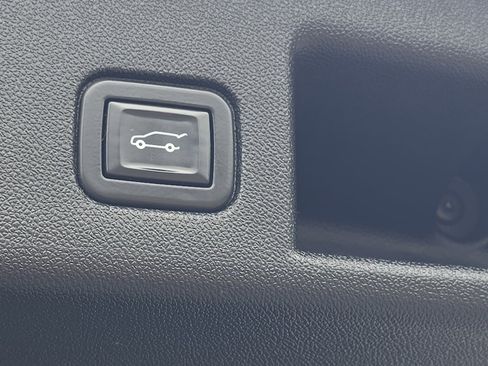 Used 2021 Chevrolet Equinox Premier w/ LPO, Cargo Package FWD image 11