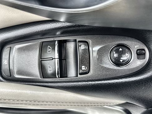 Used 2017 INFINITI Q60 w/ Cargo Package image 18