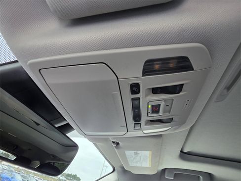 Used 2021 Toyota Highlander XLE image 31