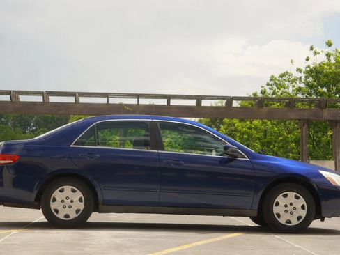 Used 2004 Honda Accord LX image 16