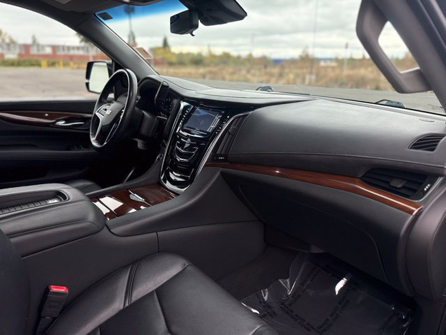 Used 2019 Cadillac Escalade Luxury AWD/4WD image 16