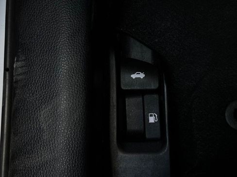 Used 2025 Toyota Corolla LE FWD image 24