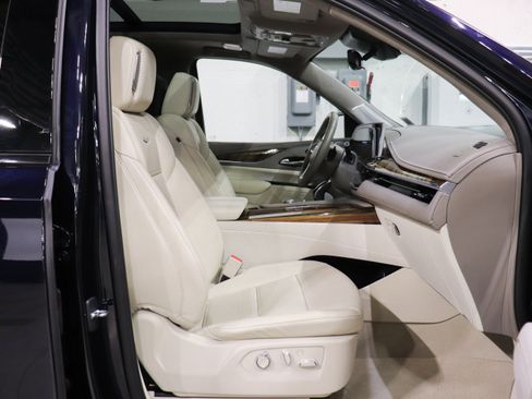 Certified 2022 Cadillac Escalade ESV Sport Platinum image 15