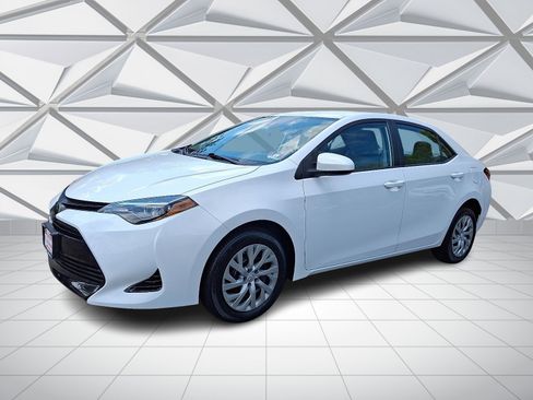Used 2019 Toyota Corolla LE image 5