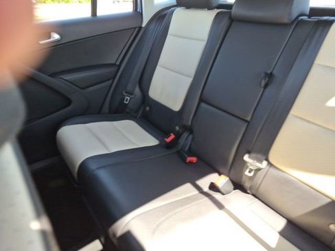 Used 2017 Volkswagen Tiguan S FWD image 14