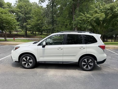 Used 2017 Subaru Forester 2.5i Premium AWD/4WD image 11