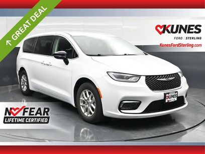 Used 2024 Chrysler Pacifica Touring-L