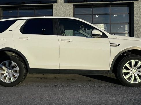 Used 2019 Land Rover Discovery Sport SE image 9