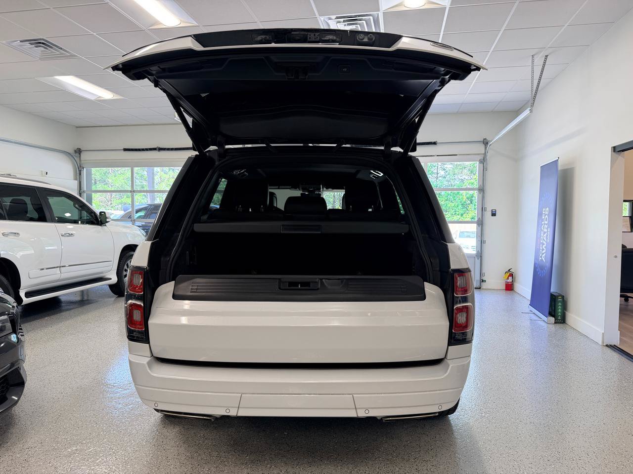 Used 2019 Land Rover Range Rover HSE AWD/4WD image 25