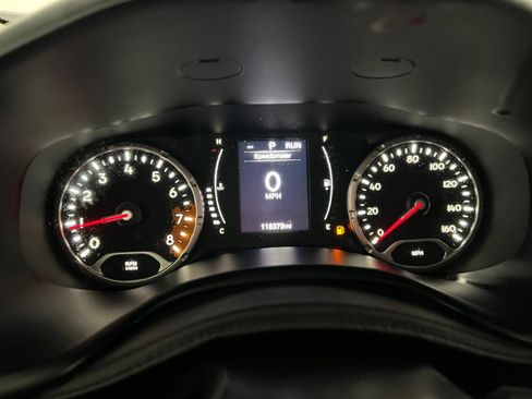 Used 2016 Jeep Renegade Latitude w/ Popular Equipment Group image 23