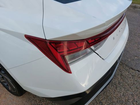 Certified 2025 Hyundai Elantra SEL FWD image 36