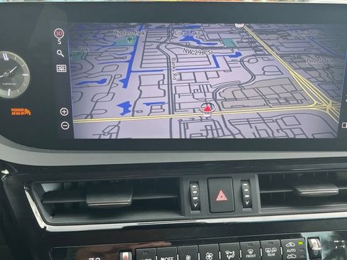 Used 2022 Lexus ES 300h w/ Premium Package FWD image 3