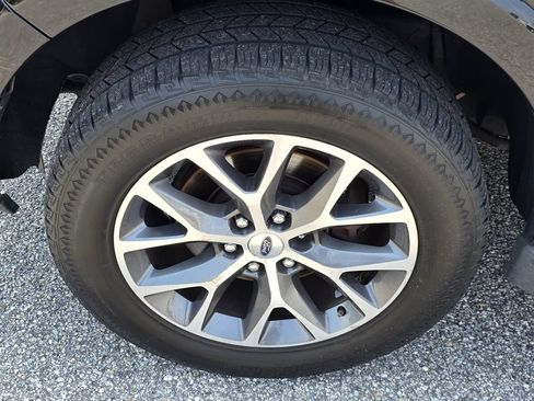 Used 2016 Ford Expedition XLT w/ Equipment Group 202A RWD image 41