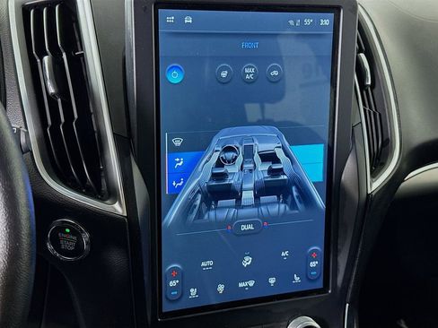 Used 2023 Ford Edge Titanium image 8
