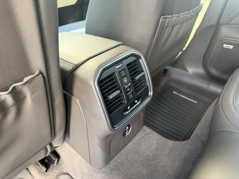 Certified 2021 Porsche Macan Turbo AWD/4WD image 26