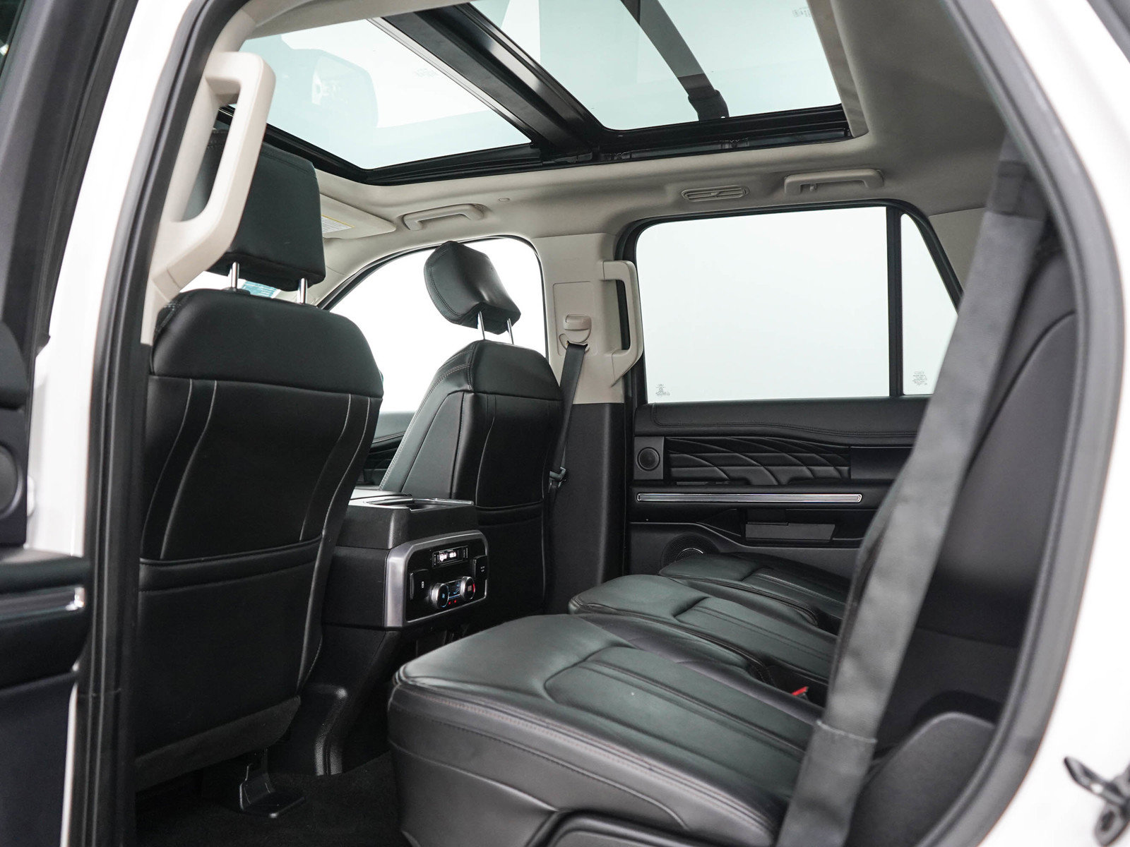 Used 2019 Ford Expedition Platinum AWD/4WD image 18