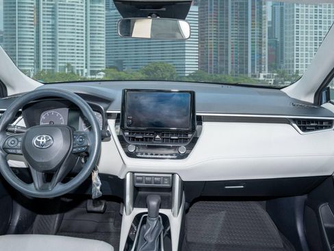 Used 2023 Toyota Corolla Cross L image 19