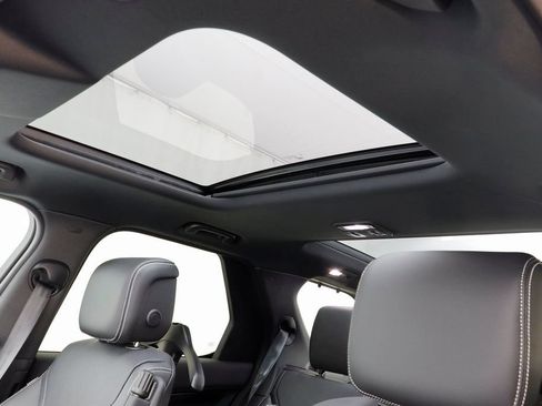 New 2025 Land Rover Discovery S AWD/4WD image 14