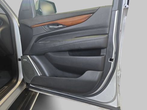 Used 2018 Cadillac Escalade ESV Premium Luxury AWD/4WD image 11