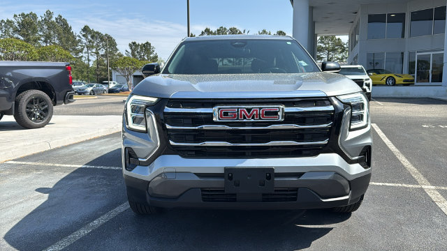 Used 2025 GMC Terrain Elevation AWD/4WD image 2