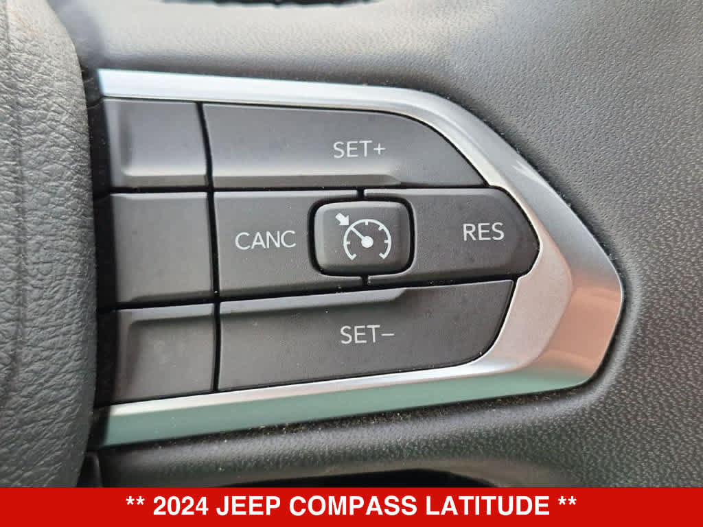 Used 2024 Jeep Compass Latitude AWD/4WD image 24