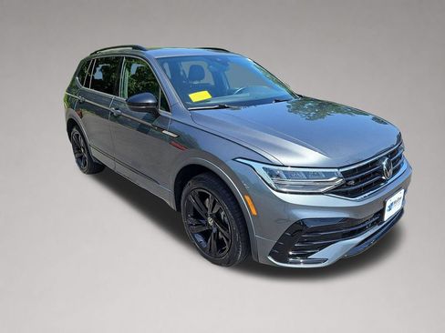 Certified 2024 Volkswagen Tiguan SE R-Line AWD/4WD image 1