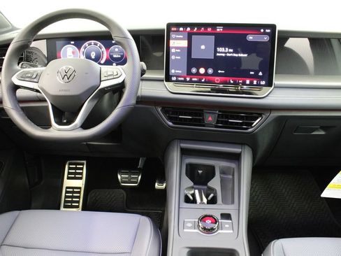 New 2026 Volkswagen Tiguan SE R-Line FWD image 9