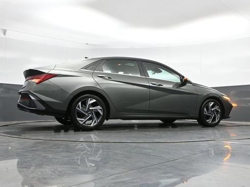 Used 2024 Hyundai Elantra Limited FWD image 41