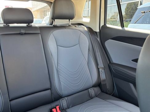 Used 2026 Volkswagen Tiguan SE AWD/4WD image 38