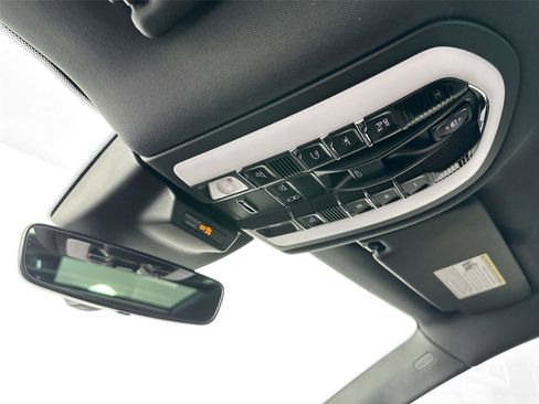 Certified 2026 Porsche Macan AWD/4WD image 25