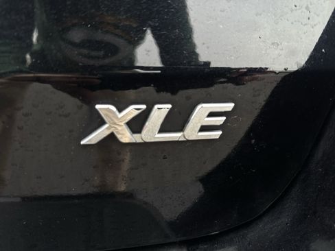 Used 2017 Toyota Sienna XLE image 33