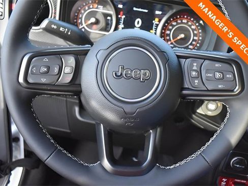 New 2025 Jeep Gladiator Rubicon image 18