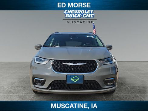 Used 2022 Chrysler Pacifica Touring-L FWD image 8