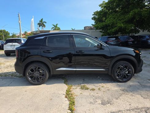 New 2026 Nissan Kicks SR AWD/4WD image 8